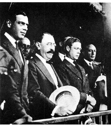 Uriburu con el príncipe de Gales y el duque de York en el club Gimnasia y Esgrima de Buenos Aires, marzo de 1931. ( Archivo General de la Nación.)